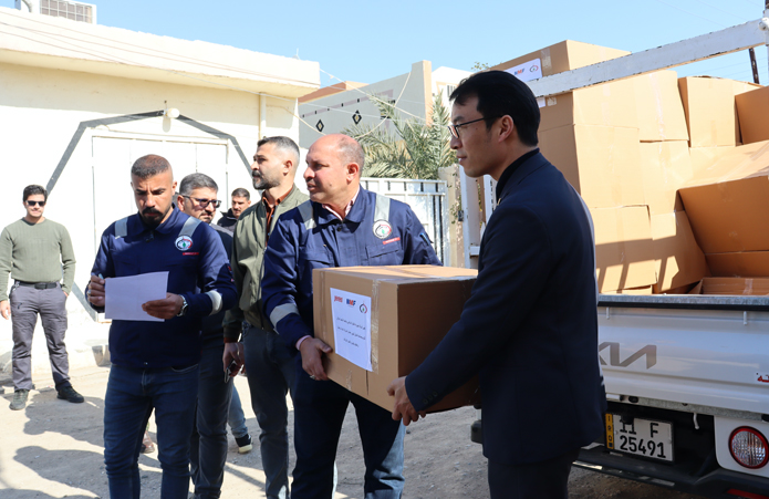 Distribution of donation items for Iraq
